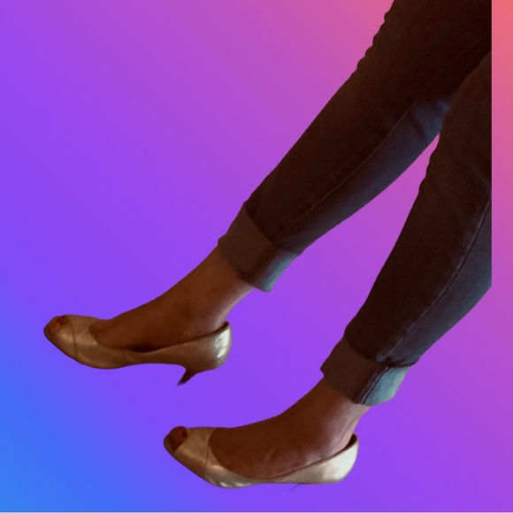 Reaction by Kenneth Cole gold peep toe heels - Picture 5 of 13